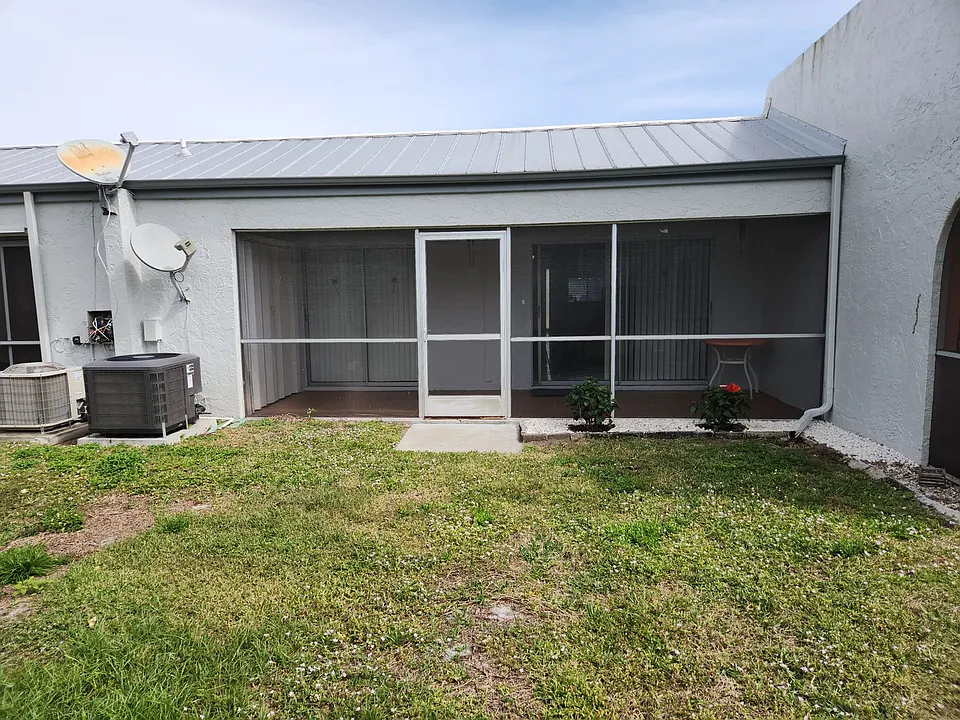 4608 SE 4th Pl #6
