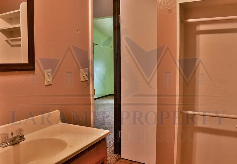 459 1/2 N Cedar St — Photo 12