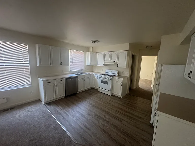 707 E 5th Ave #1 — Photo 1