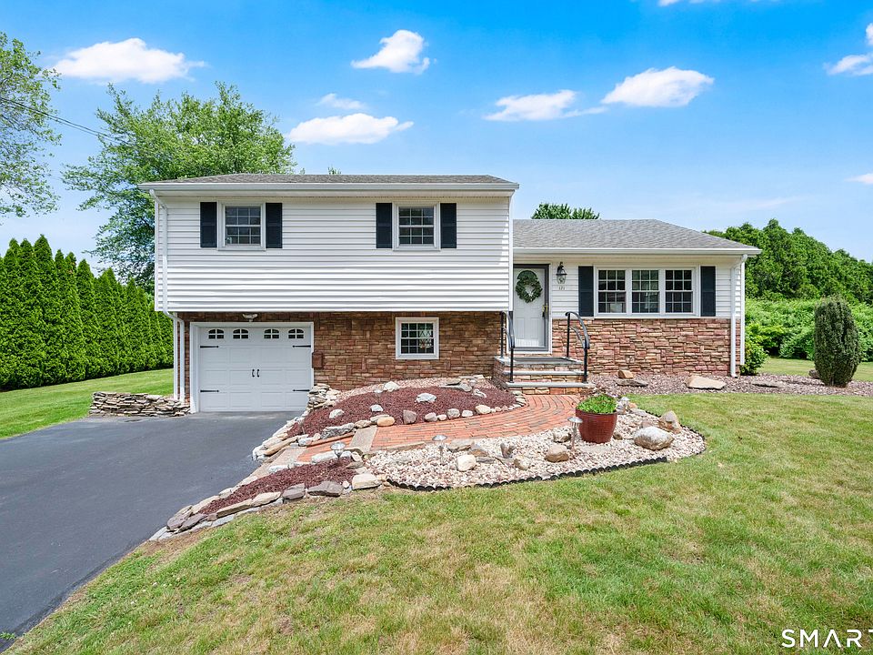 1st image of 121 Dogwood Lane