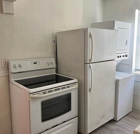 4th image of 23 Sidonia Ave APT 3