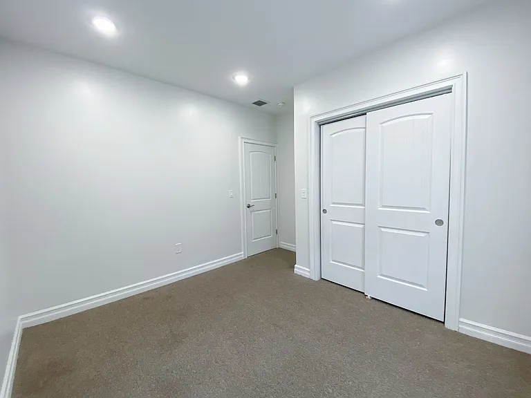 411-413 Franklin Ave — Photo 28