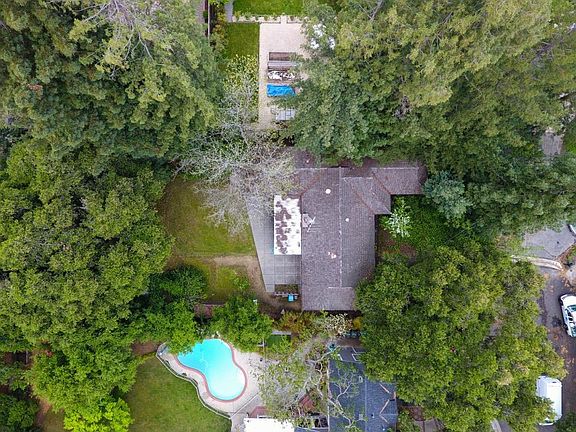 5th image of 1017 Louise St