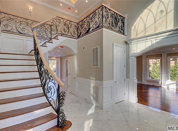 3rd image of 28 Hemlock Ln