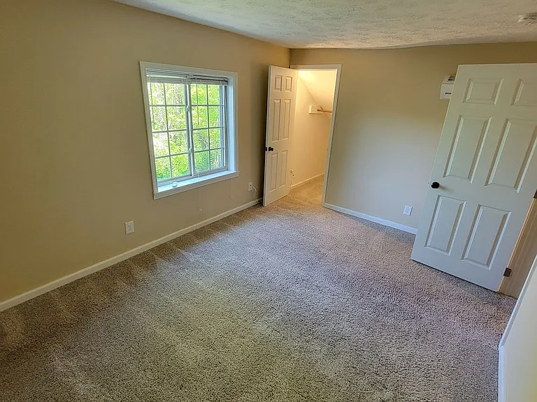 250 E Main St — Photo 16