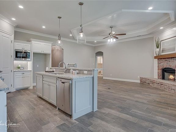 4th image of 165 Jamestowne Blvd