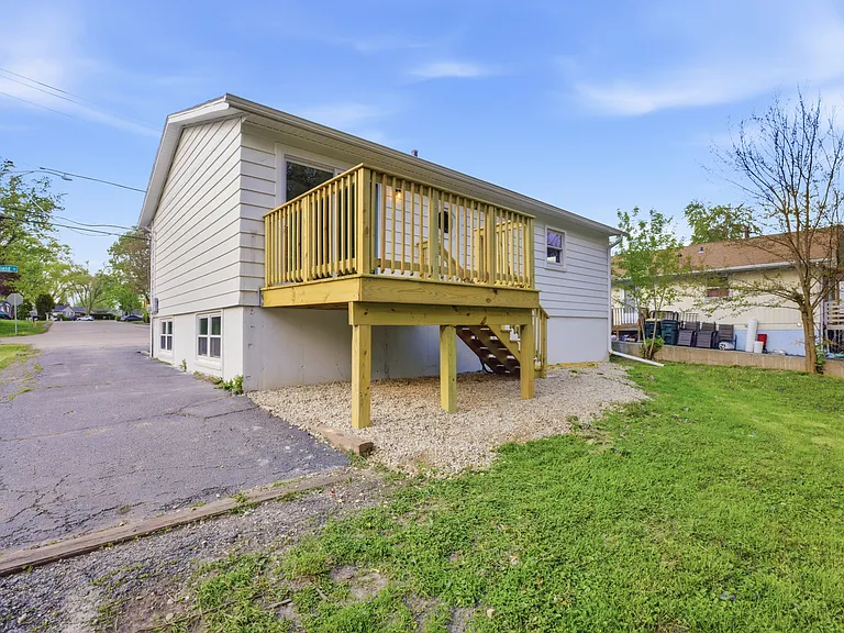 915 Mayfield Dr — Photo 27