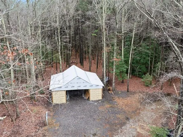 Glass Rd, Hayes, VA 23072