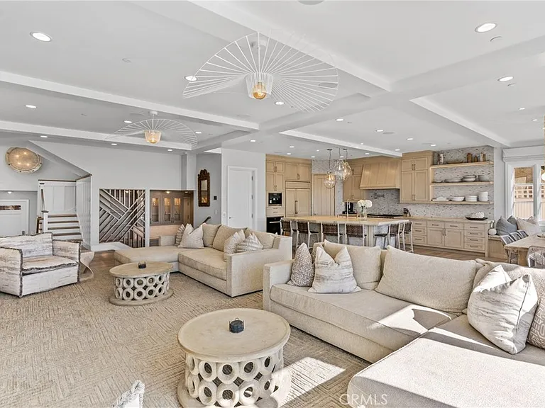 1215 E Balboa Blvd — Photo 22