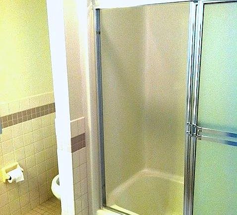 5th image of 3034 Elmwood Ave APT 2