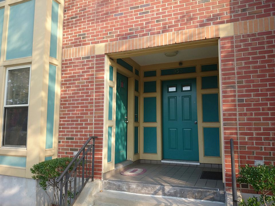 2nd image of 953 Tremont St APT 4