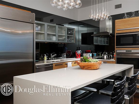4th image of 2020 N Bayshore Dr APT 2107