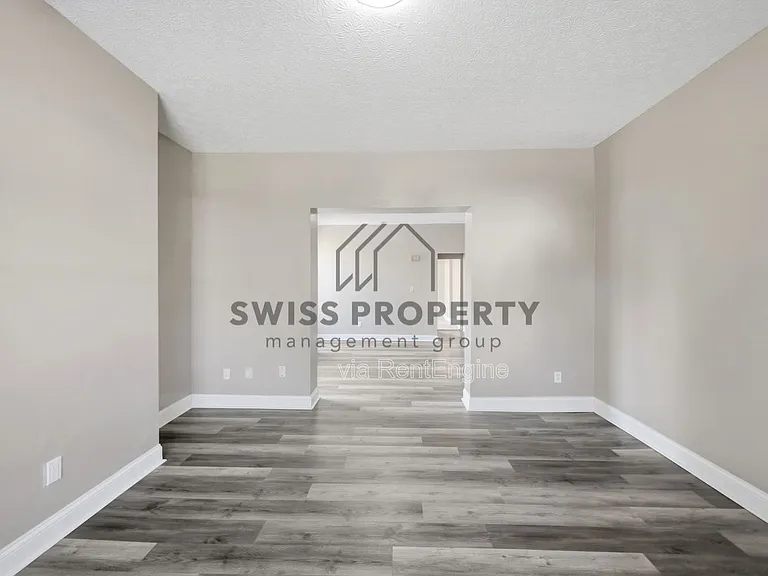 391 Saint Clair Ave — Photo 6