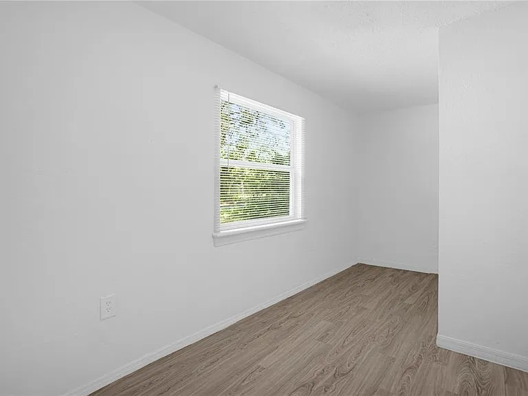 516 Pitt St — Photo 5