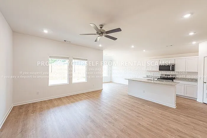 3 bed, 2.0 bath, 1550 sqft, $1,600 — Photo 3