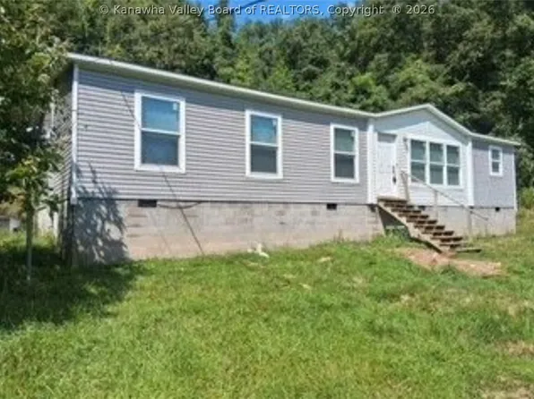 1640 Lee Rd, Elkview, WV 25071