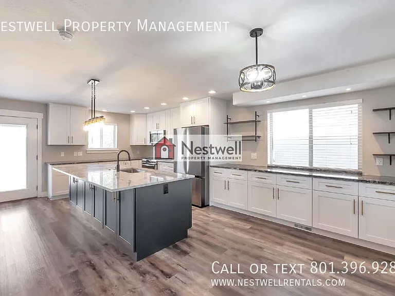 35 E Water Ln — Photo 5