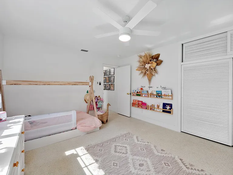 4208 Monroe St — Photo 29