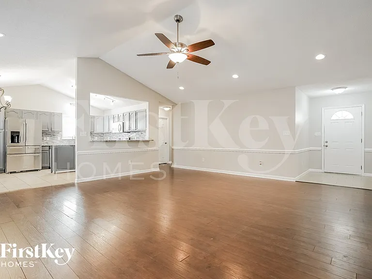 8 Whitaker Pl — Photo 5