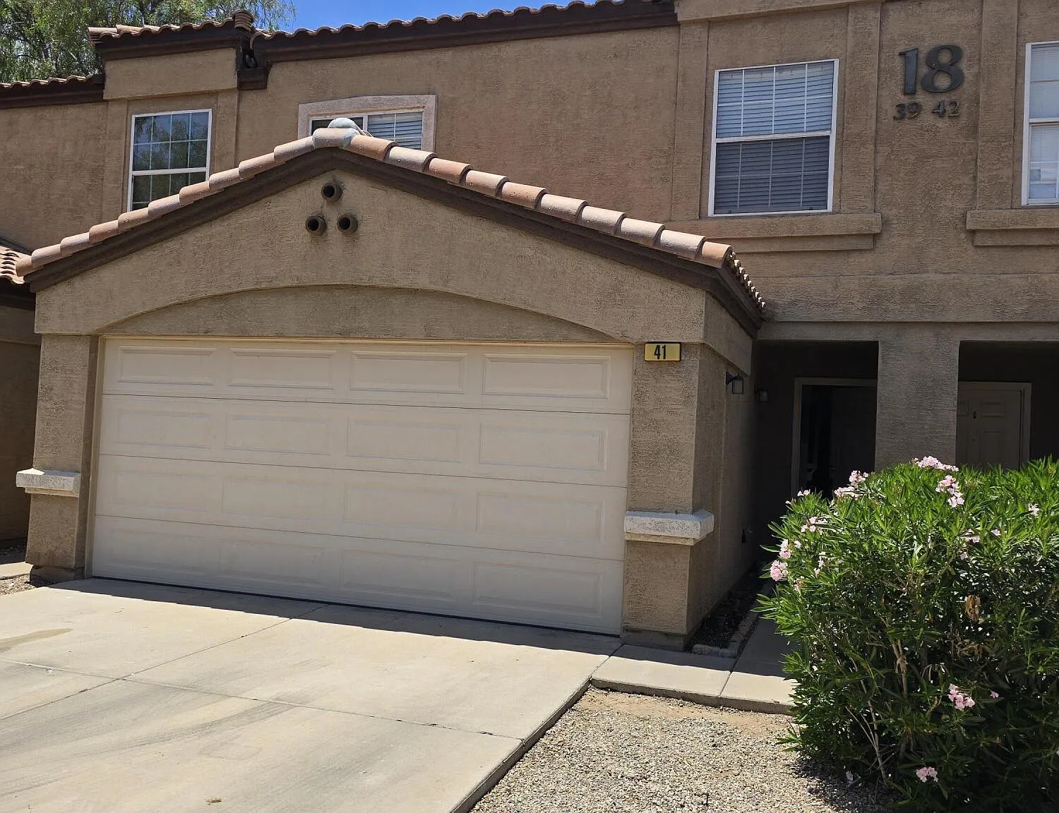 3 bed, 2.5 bath, 1255 sqft, $1,750 — Photo 2