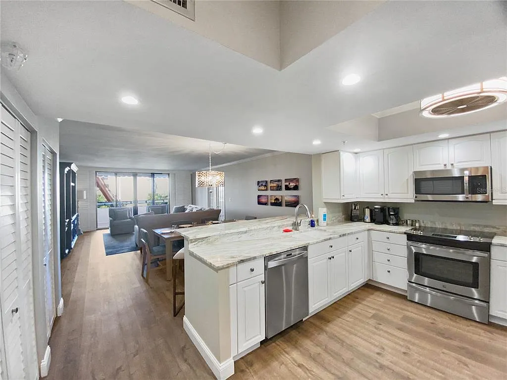 2 bed, 2.5 bath, 1957 sqft, $10,000 — Photo 1