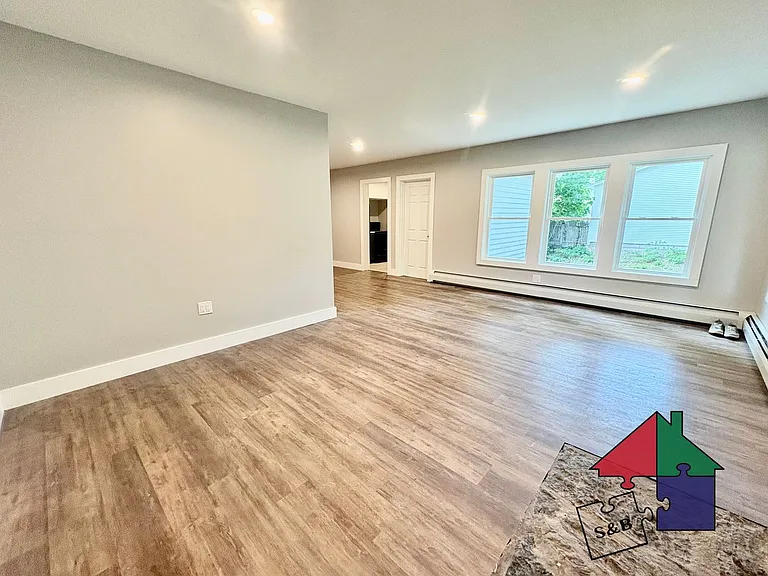 24 Mountain View St — Photo 18