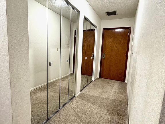 5th image of 924 Kellum St Unit 304