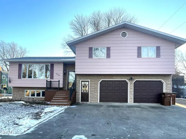 242 W Stutsman St, Pembina, ND 58271