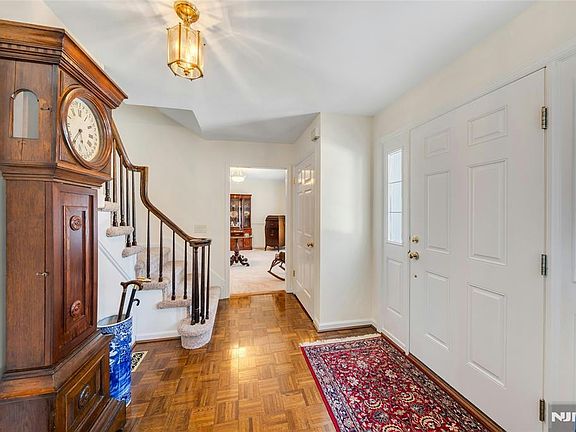 5th image of 12 Laurel Hill Rd