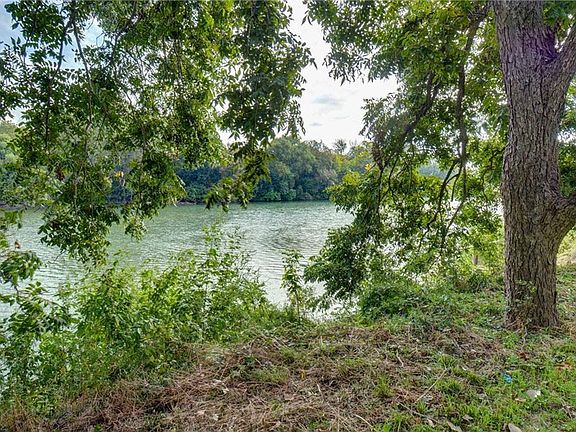 4th image of 104 Shoreline Dr