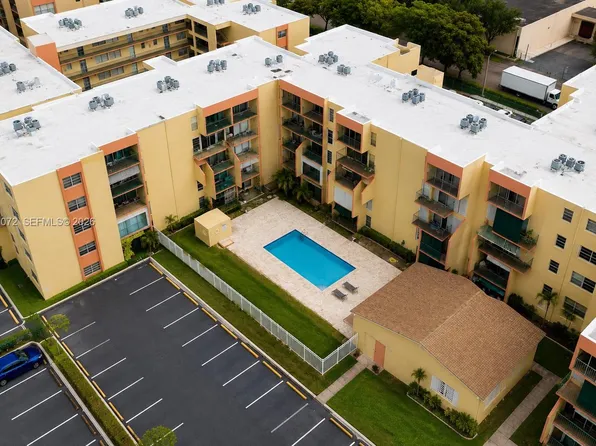 1975 W 44th Pl #310, Hialeah, FL 33012