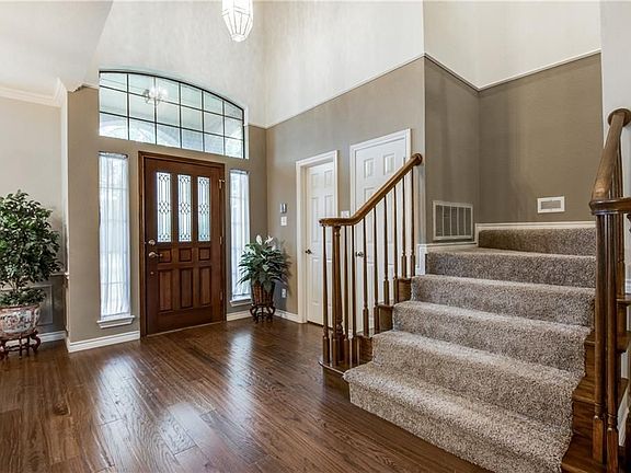 3rd image of 511 Cross Timbers Dr