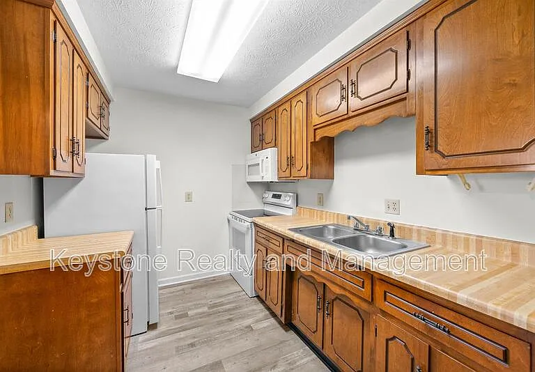 Laurel Cove Drive — Photo 60