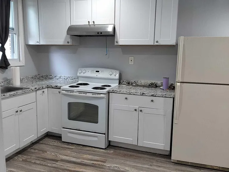 141 Grove St — Photo 10