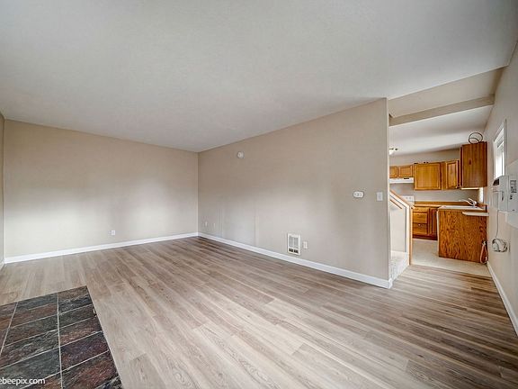 3rd image of 104 N Colville Rd