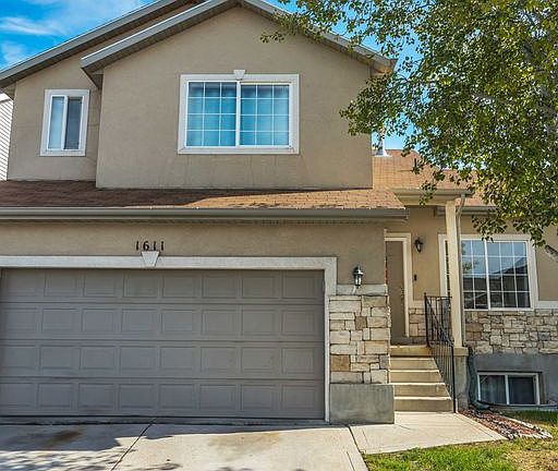 2nd image of 1611 W Liljay Cir