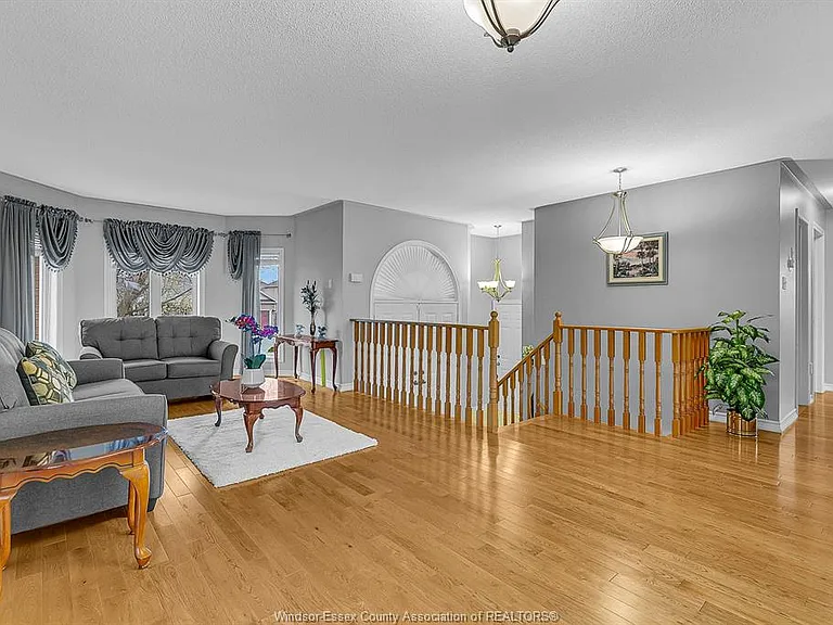 3114 Fletcher Cres — Photo 7