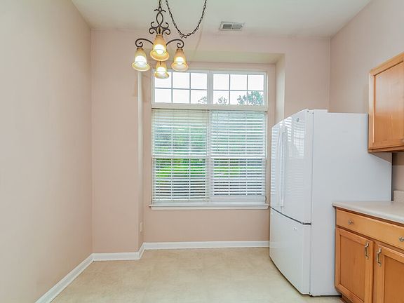 5th image of 215 N Fuquay Springs Ave