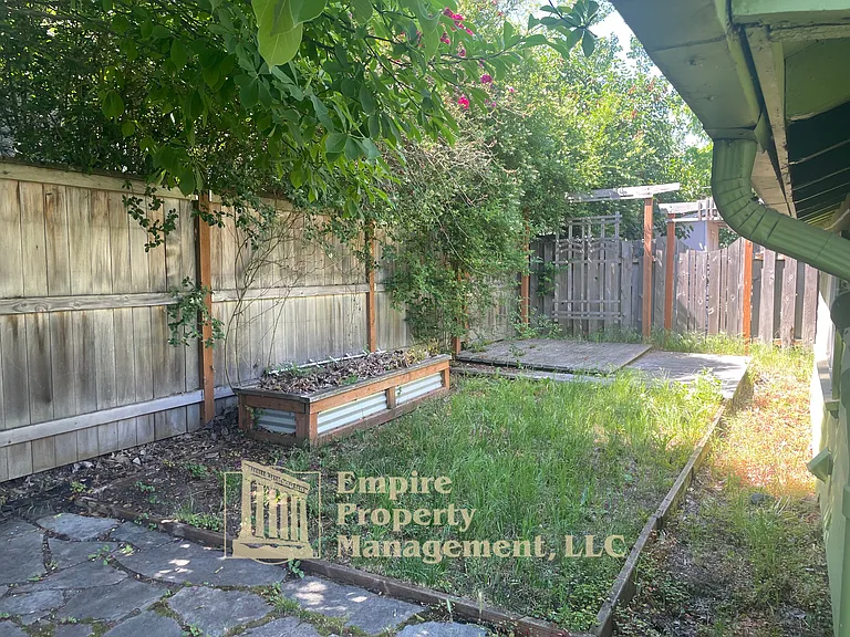 1292 Monroe St — Photo 16