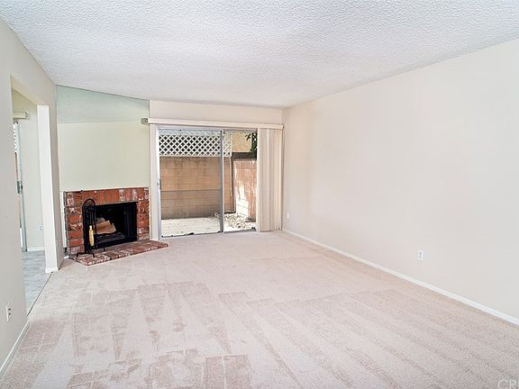 5th image of 18319 Collins St APT 23