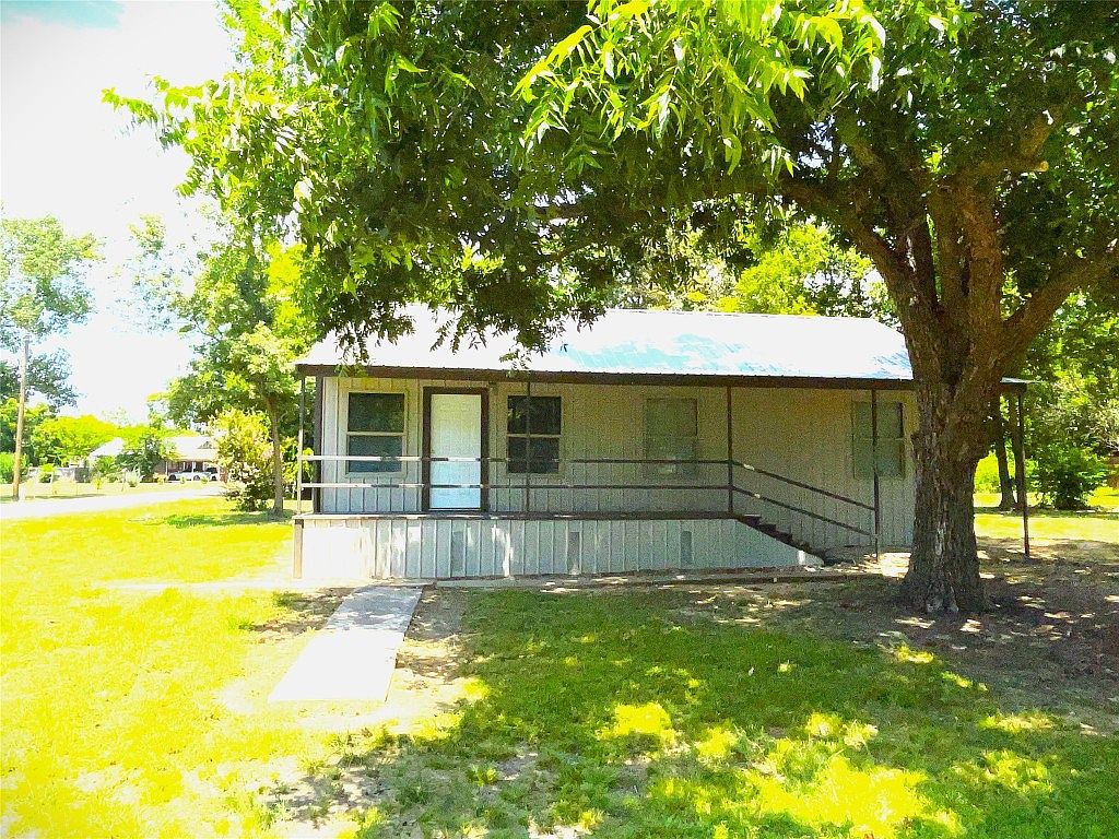 101 Mayo St, Pecan Gap, TX 75469 MLS 20400874 Zillow