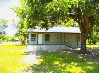 101 Mayo St, Pecan Gap, TX 75469
