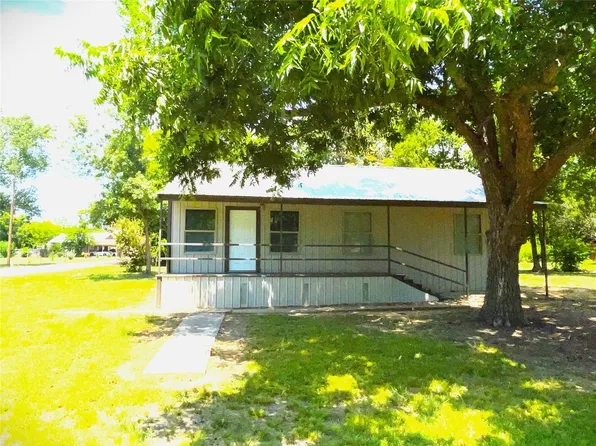101 Mayo St, Pecan Gap, TX 75469