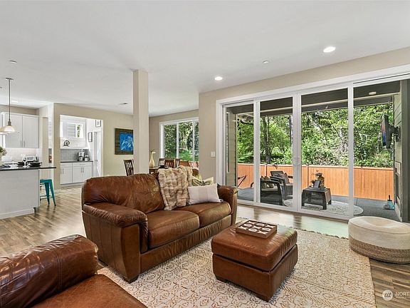 4th image of 7911 206th Avenue E