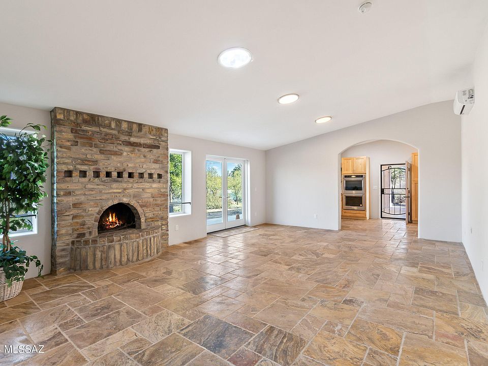 1st image of 4004 W Ironwood Hill Dr