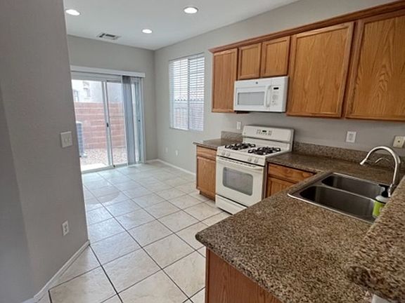 4th image of 4107 Sparrow Rock St #1