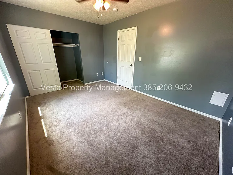 1293 W 570 N — Photo 13