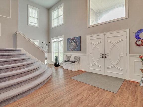 5th image of 214 Wentworth Ct