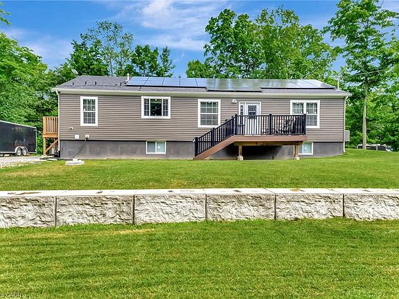 2nd image of 4881 Mapleview Cres