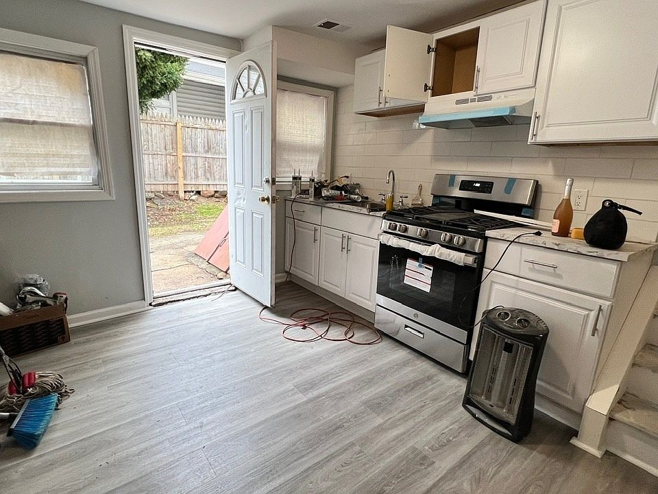 1st image of 225 N Burgher Ave Floor 1